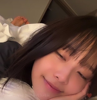 Chuu feet photo 7