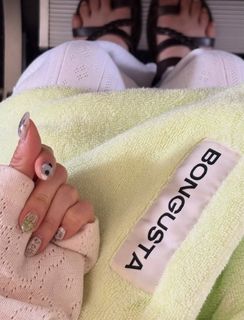 Chuu feet photo 8