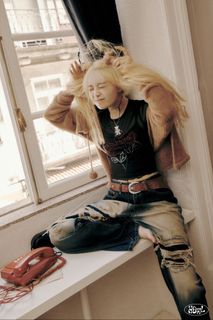 Chuu feet photo 7
