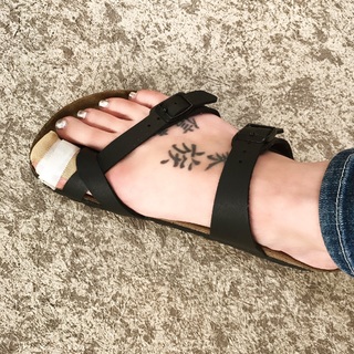 Chyler Leigh feet photo thumbnail