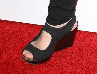 Chyler Leigh feet photo thumbnail