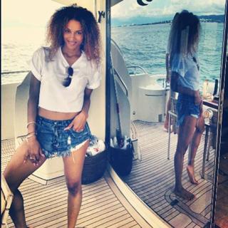 Ciara feet photo thumbnail