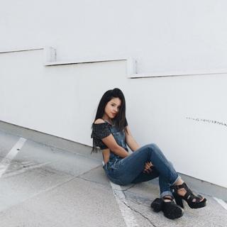 Cierra Ramirez feet photo thumbnail