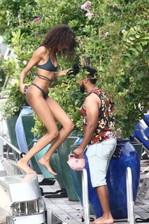 Cindy Bruna feet photo 9