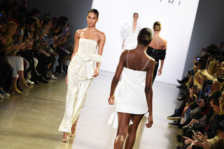 Cindy Bruna feet photo 19