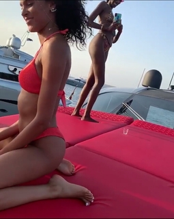 Cindy Bruna feet photo 13
