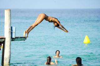 Cindy Bruna feet photo 9
