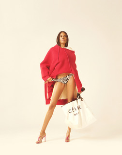 Cindy Bruna feet photo 3