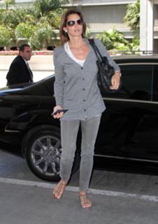 Cindy Crawford feet photo thumbnail
