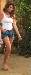 Cindy Crawford feet photo thumbnail
