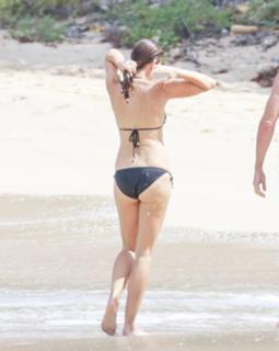 Cindy Crawford feet photo thumbnail