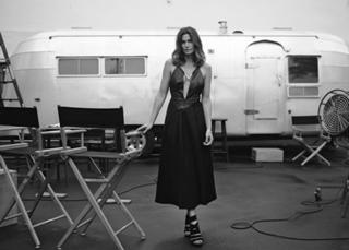 Cindy Crawford feet photo thumbnail