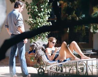 Cindy Crawford feet photo thumbnail