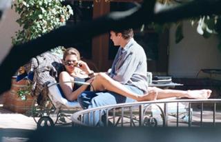 Cindy Crawford feet photo thumbnail