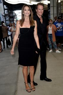 Cindy Crawford feet photo thumbnail