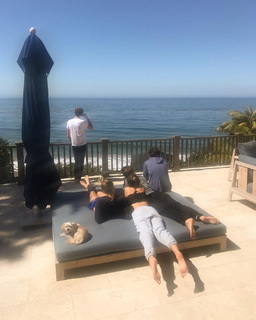 Cindy Crawford feet photo thumbnail