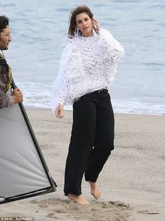 Cindy Crawford feet photo thumbnail