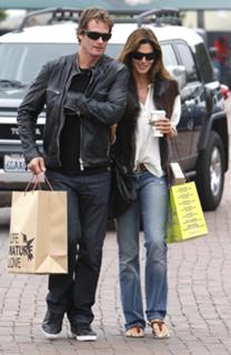 Cindy Crawford feet photo thumbnail