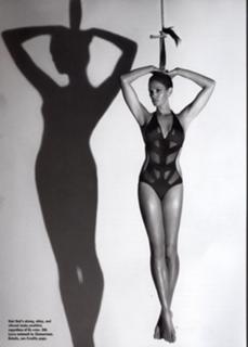 Cindy Crawford feet photo thumbnail