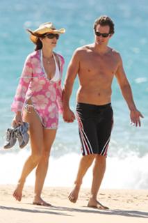 Cindy Crawford feet photo thumbnail