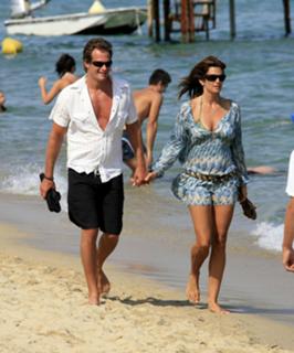 Cindy Crawford feet photo thumbnail