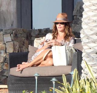 Cindy Crawford feet photo thumbnail
