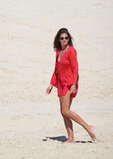 Cindy Crawford feet photo thumbnail