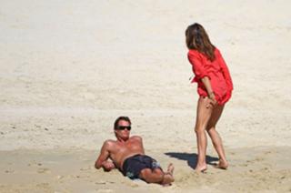 Cindy Crawford feet photo thumbnail