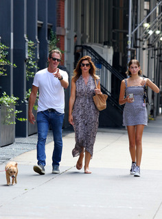 Cindy Crawford feet photo thumbnail