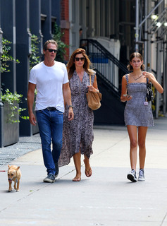 Cindy Crawford feet photo thumbnail