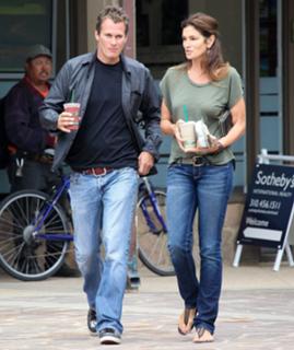 Cindy Crawford feet photo thumbnail