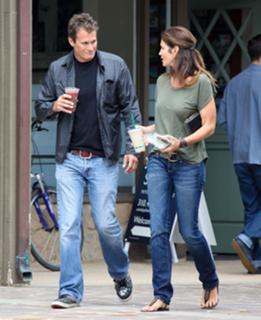 Cindy Crawford feet photo thumbnail