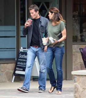 Cindy Crawford feet photo thumbnail