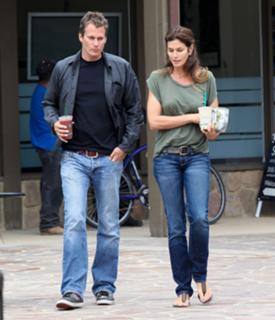 Cindy Crawford feet photo thumbnail