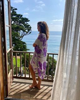 Cindy Crawford feet photo thumbnail