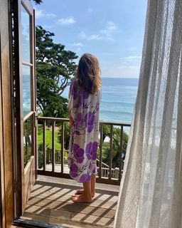 Cindy Crawford feet photo thumbnail