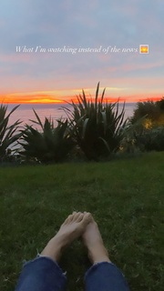 Cindy Crawford feet photo thumbnail
