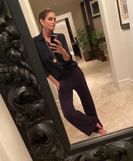 Cindy Crawford feet photo thumbnail