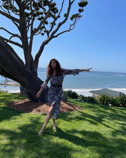 Cindy Crawford feet photo thumbnail