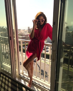 Cindy Crawford feet photo thumbnail