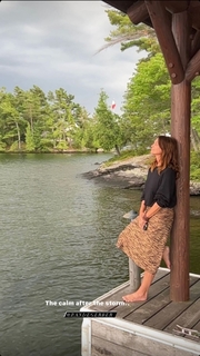 Cindy Crawford feet photo thumbnail