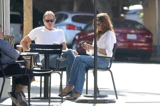 Cindy Crawford feet photo thumbnail