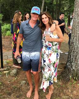 Cindy Crawford feet photo thumbnail