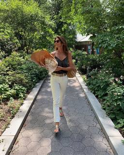 Cindy Crawford feet photo thumbnail