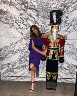 Cindy Crawford feet photo thumbnail