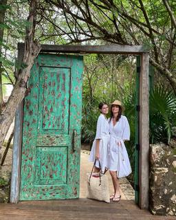 Cindy Crawford feet photo thumbnail