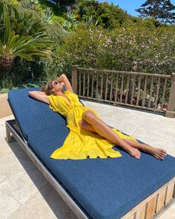 Cindy Crawford feet photo thumbnail