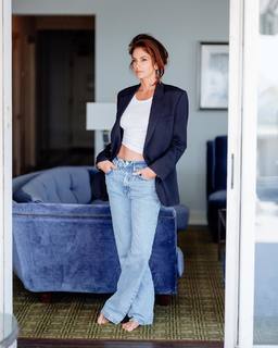 Cindy Crawford feet photo thumbnail