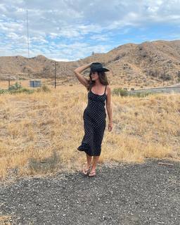 Cindy Crawford feet photo thumbnail