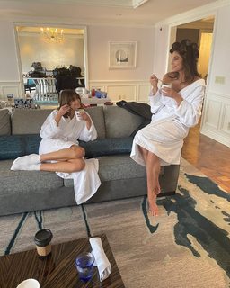 Cindy Crawford feet photo thumbnail